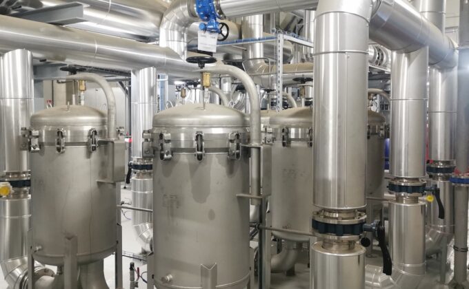 Silver pipes connected to water filters in Paris-Saclay district heating system|Silver pipes connected to water filters in Paris-Saclay district heating system